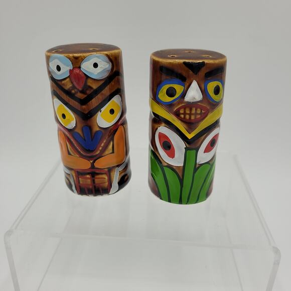Vintage Pacific Northwest Totem Pole Salt & Pepper Shakers Tiki Influences - Picture 1 of 6